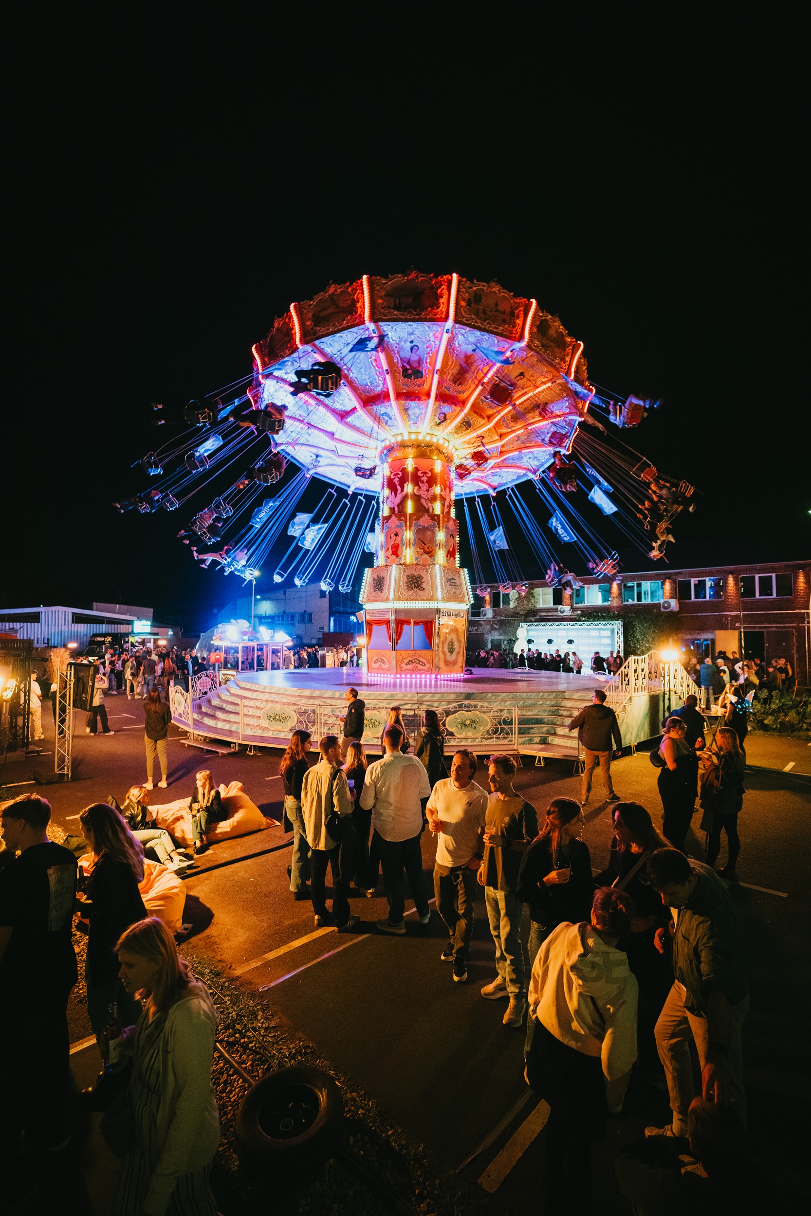 Never Grow Old Atmosphäre